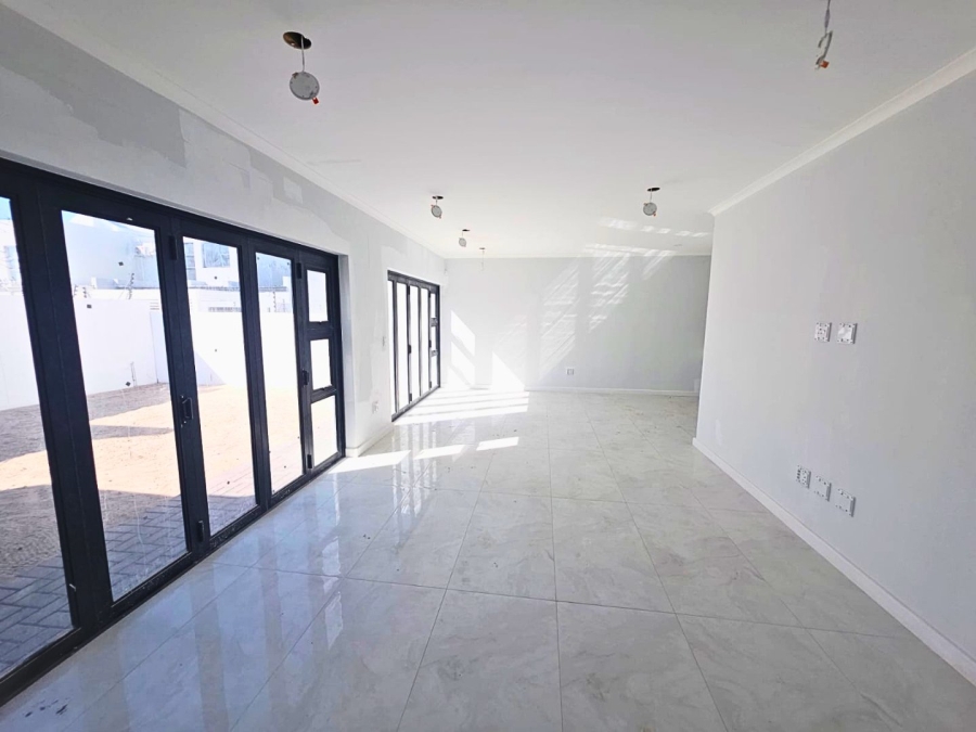 5 Bedroom Property for Sale in Sandown Western Cape